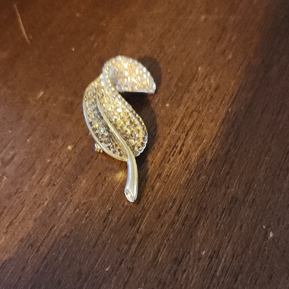 Pretty Rhinestone Leaf Brooch